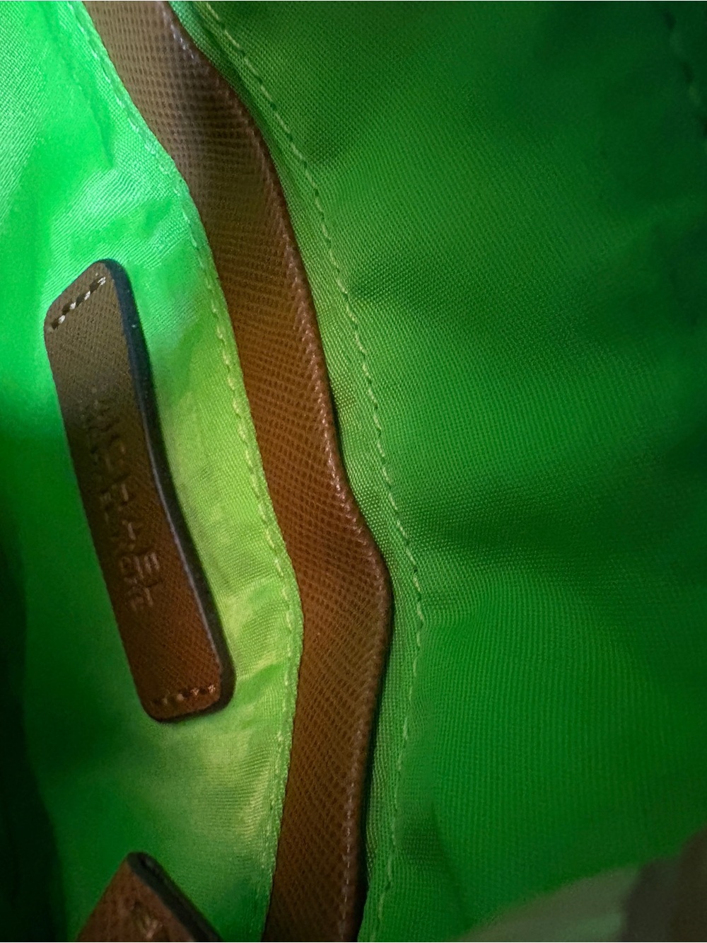 Michael Michael Kors Kempton Crossbody W Lime Inside. Callout - Picture 8 of 11